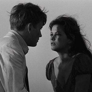 Foto A Moça com a Valise