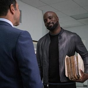 Foto Evil - Contatos Sobrenaturais