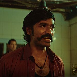Foto V Dhanush