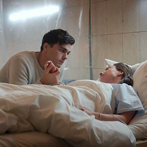 Foto Alguém Entre Nós