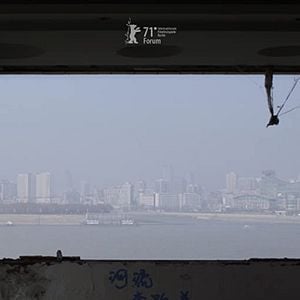 Foto Um Rio Corre, Vira, Apaga, Transforma