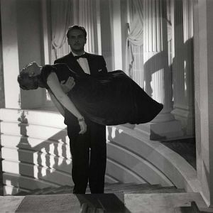 Foto A Deusa Ajoelhada