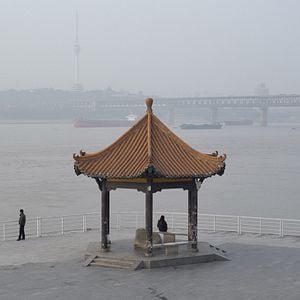 Foto Um Rio Corre, Vira, Apaga, Transforma