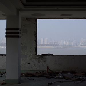 Foto Um Rio Corre, Vira, Apaga, Transforma