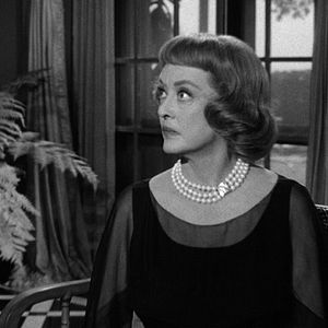 Foto Alguém Morreu em Meu Lugar