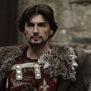 Foto A Coroa e o Dragão