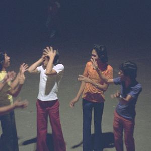 Foto Manila Nas Garras de Néon