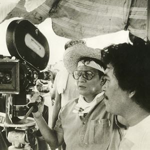 Foto Manila Nas Garras de Néon