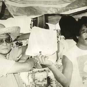 Foto Manila Nas Garras de Néon