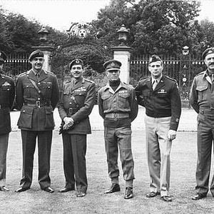 Foto Uma Ponte Longe Demais