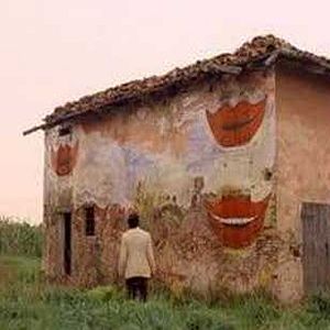 Foto A Casa Com Janelas Sorridentes
