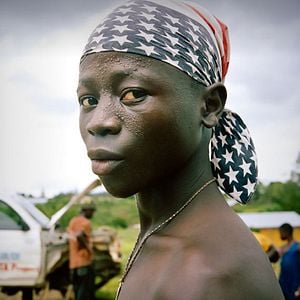 Foto Como Chego na Linha de Frente? A Vida de Tom Hetherington