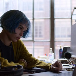 Foto KIMI - Alguém Está Escutando