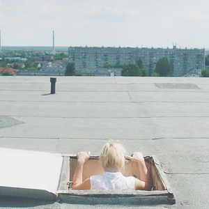Foto Kobieta na dachu