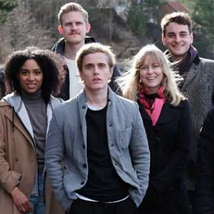 Foto Dois Amigos e Uma Ameaça Alienígena