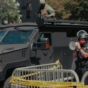 Foto Terra de Ilusões: Internet, Morte e Mentiras