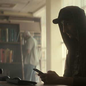 Foto Terra de Ilusões: Internet, Morte e Mentiras