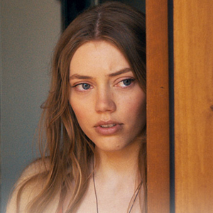 Foto What Comes Around