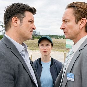 Foto Perto de Casa: Assassinato na Mina de Carvão