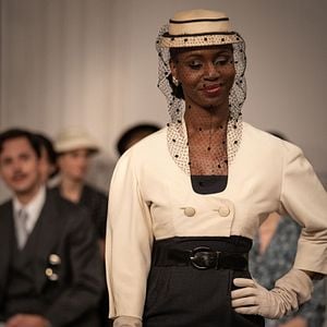 Foto Sra. Harris vai a Paris