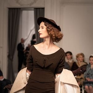 Foto Sra. Harris vai a Paris