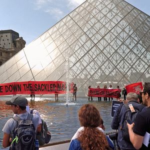 Foto All The Beauty And The Bloodshed