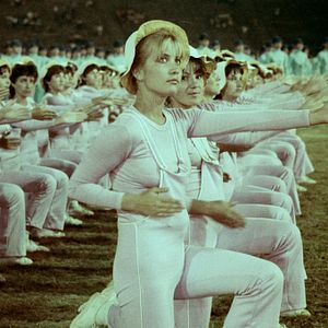 Foto Between Revolutions