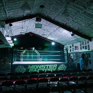 Foto Monster Factory: Saindo da Jaula