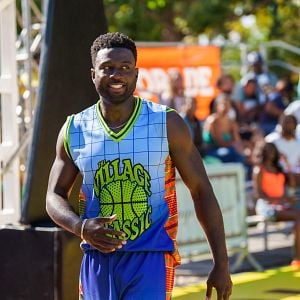 Foto Homens Brancos Não Sabem Enterrar