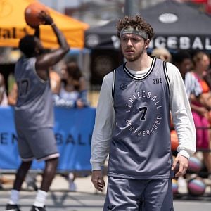 Foto Homens Brancos Não Sabem Enterrar