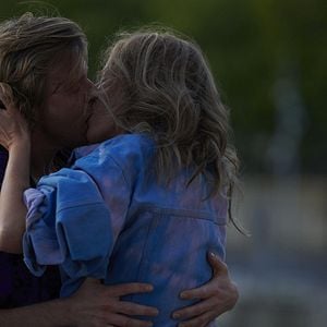 Foto Estranhos na Noite