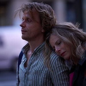 Foto Estranhos na Noite