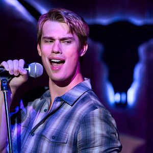 Foto Vermelho, Branco e Sangue Azul