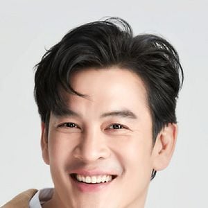 Foto Krit Shahkrit Yamnam