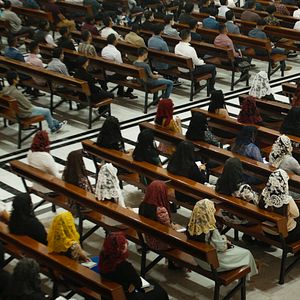 Foto Escândalos na Igreja A Luz do Mundo