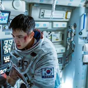 Foto The Moon: Sobrevivente