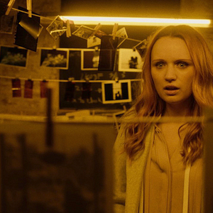 Foto Um Estranho em Nossa Cama