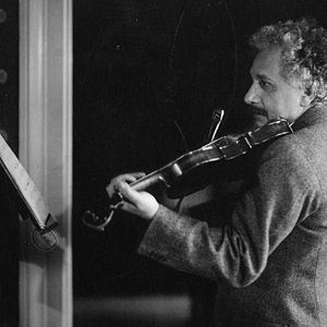 Foto Einstein e a Bomba