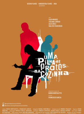Pôster de Uma Pilha de Pratos na Cozinha