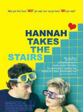 Hannah Sobe as Escadas