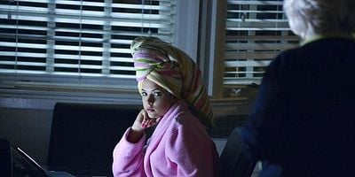 Pôster de She's Better Now