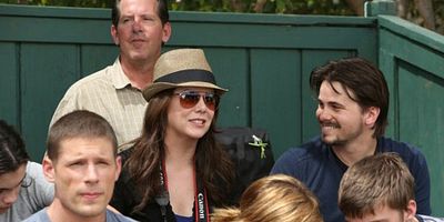 Pôster de There's Something I Need To Tell You...