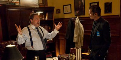 Pôster de Guy Walks Into a Bar