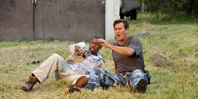 Pôster de Burn Notice: The Fall of Sam Axe - 04/17/2011