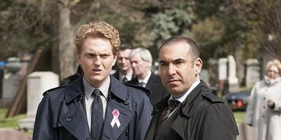 Pôster de She Knows