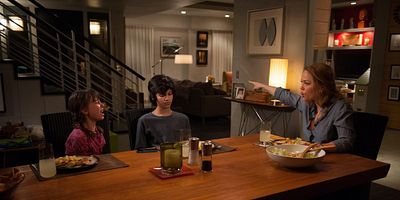 Pôster de The Offer