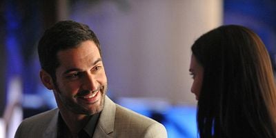 Pôster de You Spin Me Round