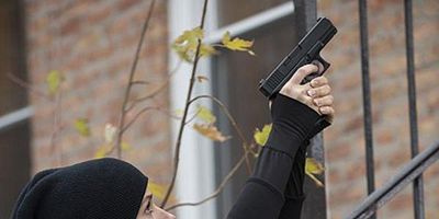 Pôster de Shouldn't Have Been Alone