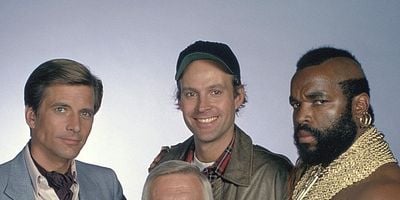 Pôster de Bullets and Bikinis