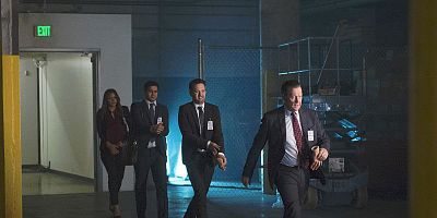 Pôster de US vs UN vs UK